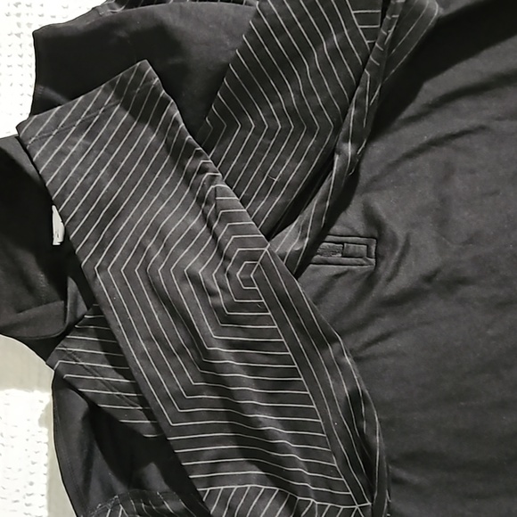 Avia running top halfway zip up. Large black. - Picture 4 of 5